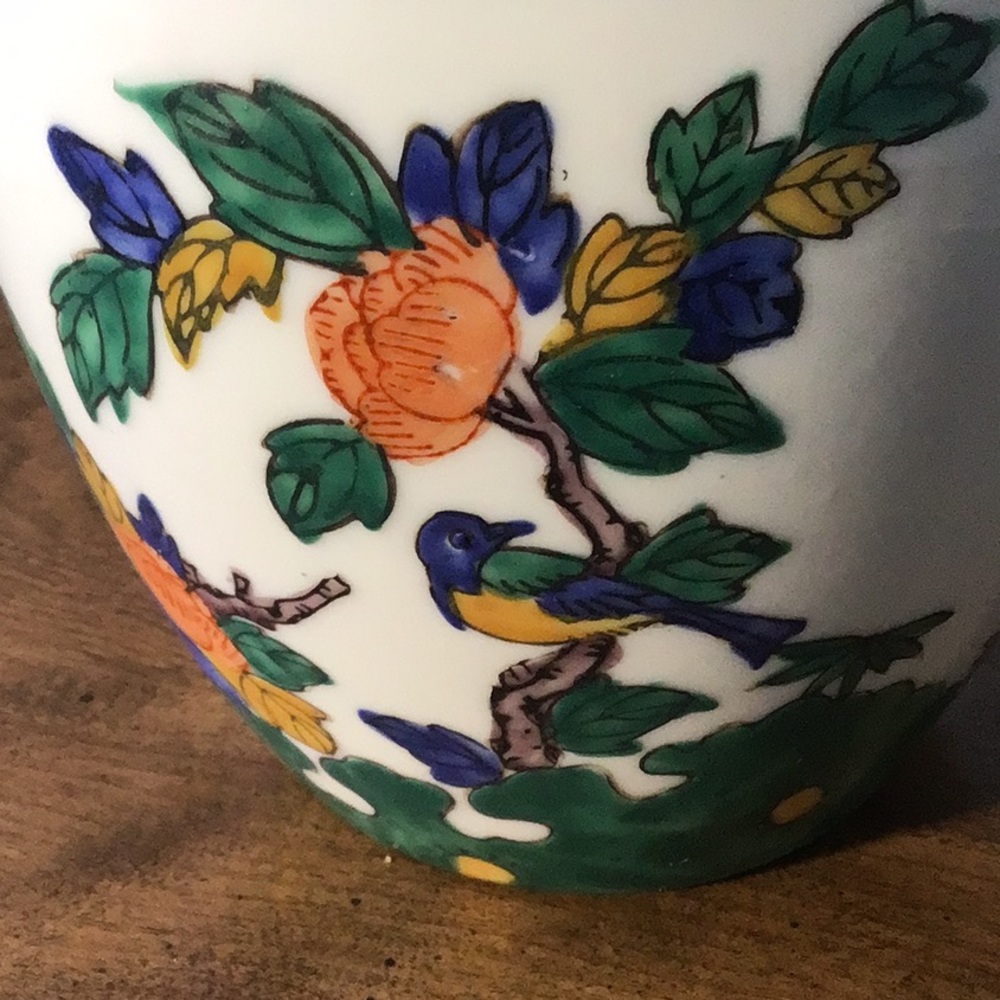 Japanese porcelain jar - a ginger jar or vase - Picture 12 of 13